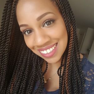 Meet your Posher, Danielle